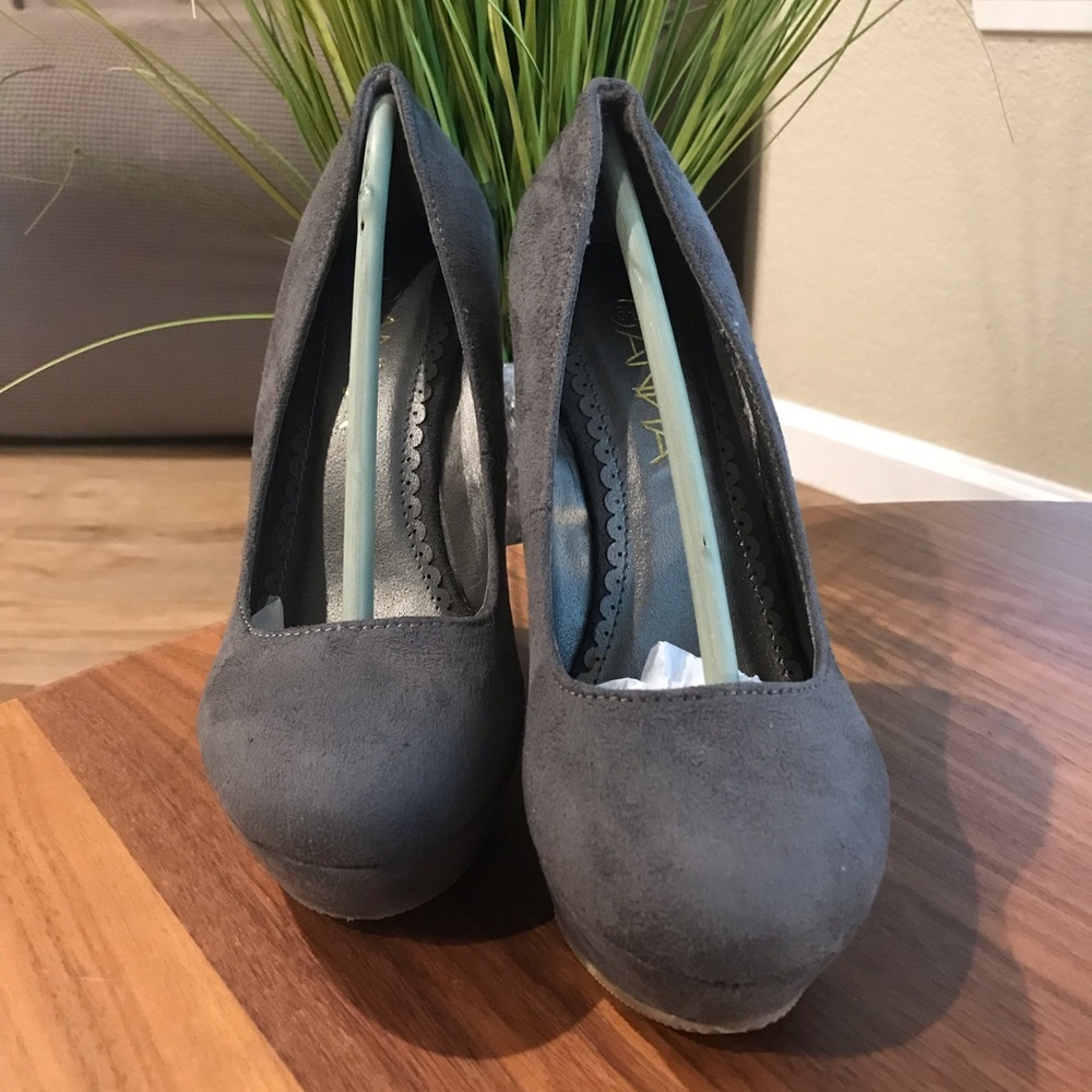NIB Gray Wedges🖤